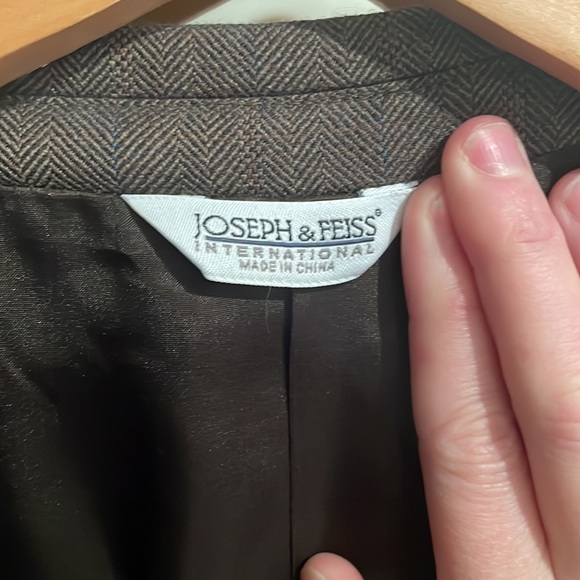 Pre-owned. Joseph and feiss suit jacked in 42 regular. - Picture 2 of 3